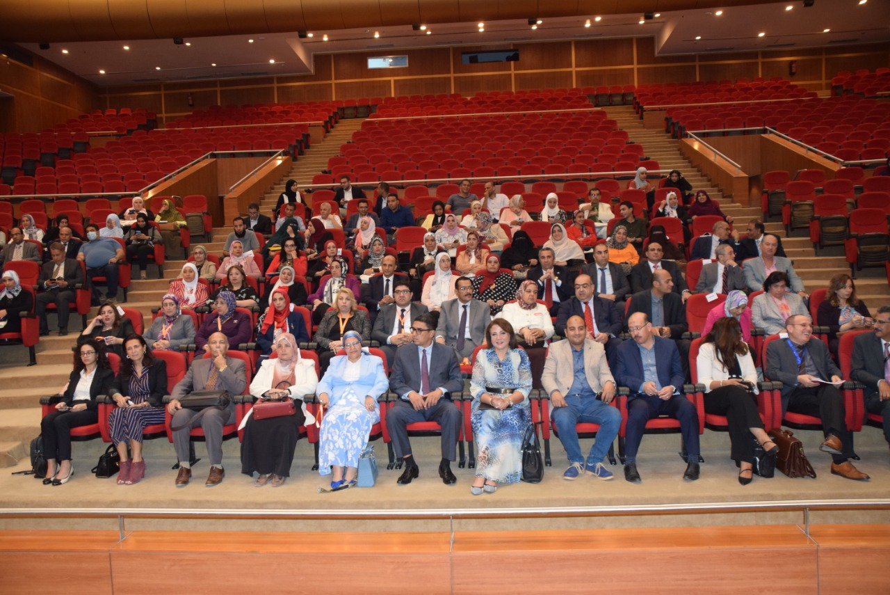 الدكتور السيد قنديل رئيس جامعة حلوان يفتتح فعاليات مؤتمر واقع ومستقبل التغيرات المناخية المحلية والعالمية بجامعة حلوان